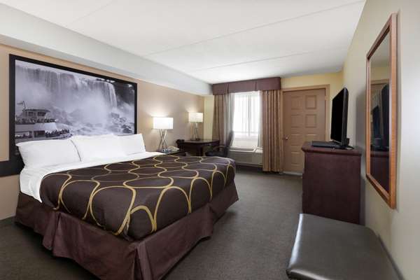  - Super 8 Hotel Niagara Falls by the Falls