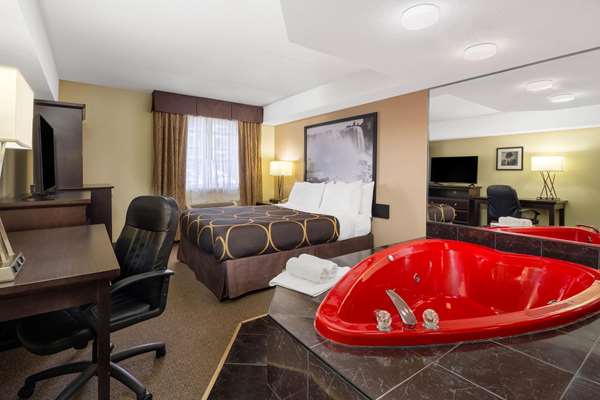  - Super 8 Hotel Niagara Falls by the Falls