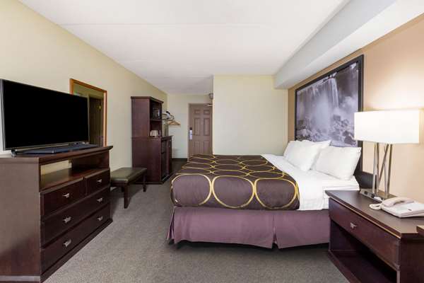  - Super 8 Hotel Niagara Falls by the Falls