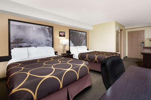  - Super 8 Hotel Niagara Falls by the Falls