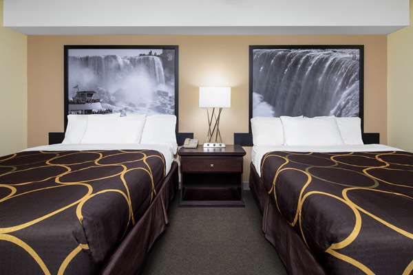  - Super 8 Hotel Niagara Falls by the Falls