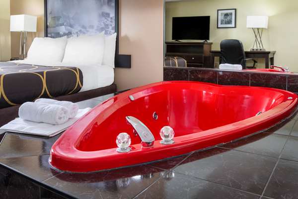  - Super 8 Hotel Niagara Falls by the Falls