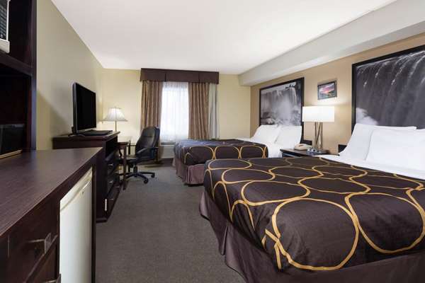  - Super 8 Hotel Niagara Falls by the Falls