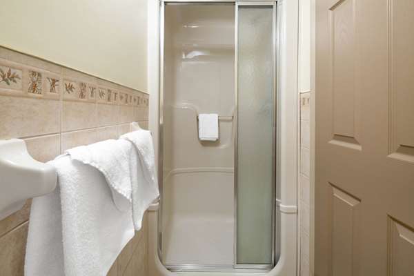  - Super 8 Hotel Niagara Falls by the Falls