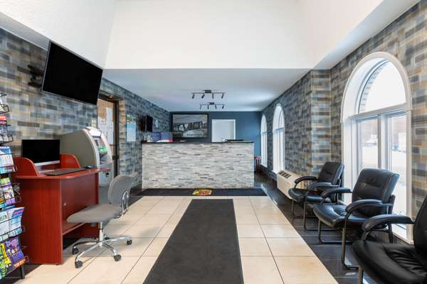  - Super 8 Hotel Niagara Falls by the Falls