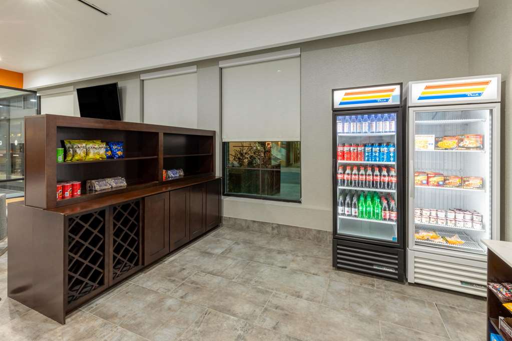 LQ FRISCO FIELDHOUSE NORTH-guestroom-Dining,Dining Area,Snack Bar,On-Site.jpg