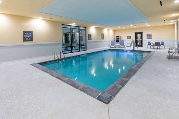 Pool - La Quinta Inn & Suites North Frisco
