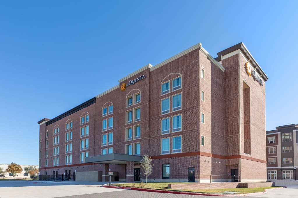 La Quinta Inn & Suites by Wyndham Frisco