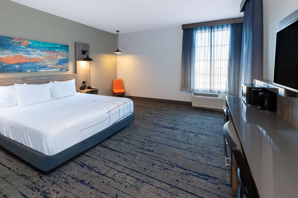 LQ FRISCO FIELDHOUSE NORTH-guestroom-Guest Room,On-Site.jpg