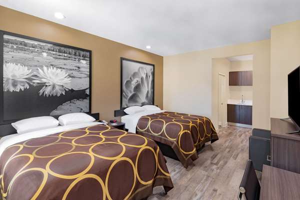 Suite - Super 8 Motel NW Beltway 8 Houston