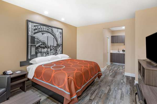 Suite - Super 8 Motel NW Beltway 8 Houston