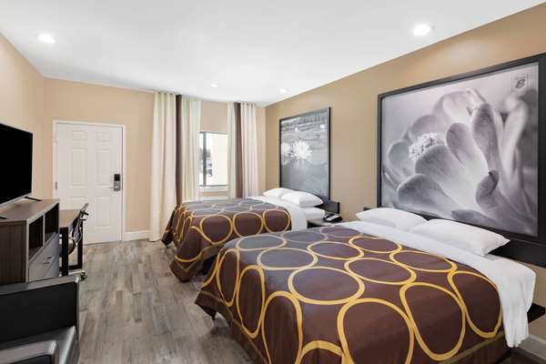 Suite - Super 8 Motel NW Beltway 8 Houston