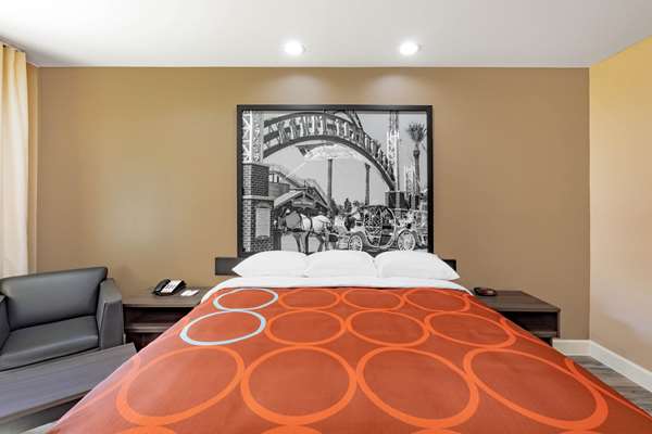 Suite - Super 8 Motel NW Beltway 8 Houston