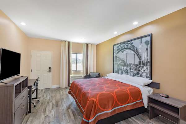 Suite - Super 8 Motel NW Beltway 8 Houston