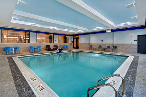 Pool - Hilton Garden Inn Kalamazoo