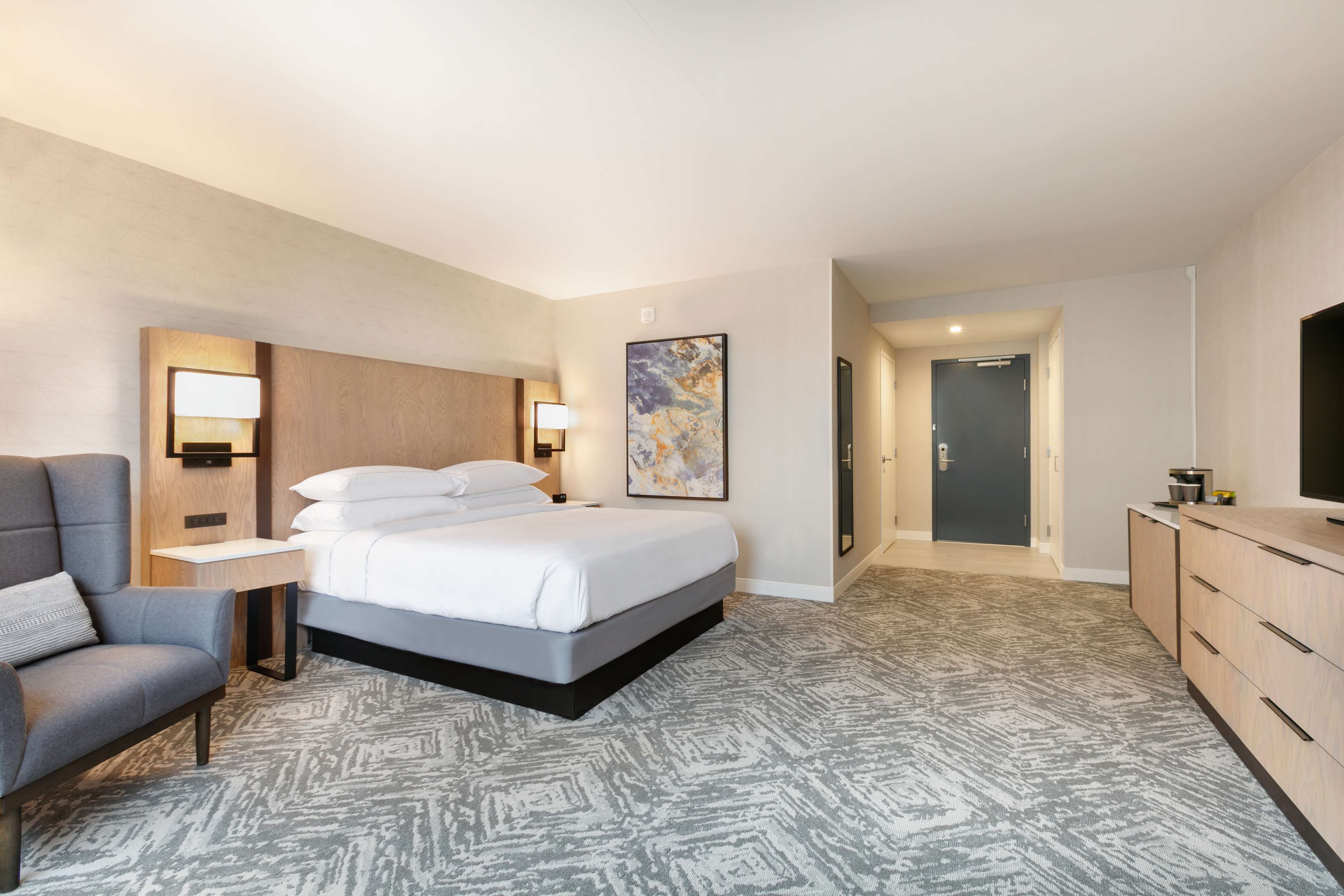 DoubleTree by Hilton Canton Downtown Room Type - 1 KING HEARING ACCESS