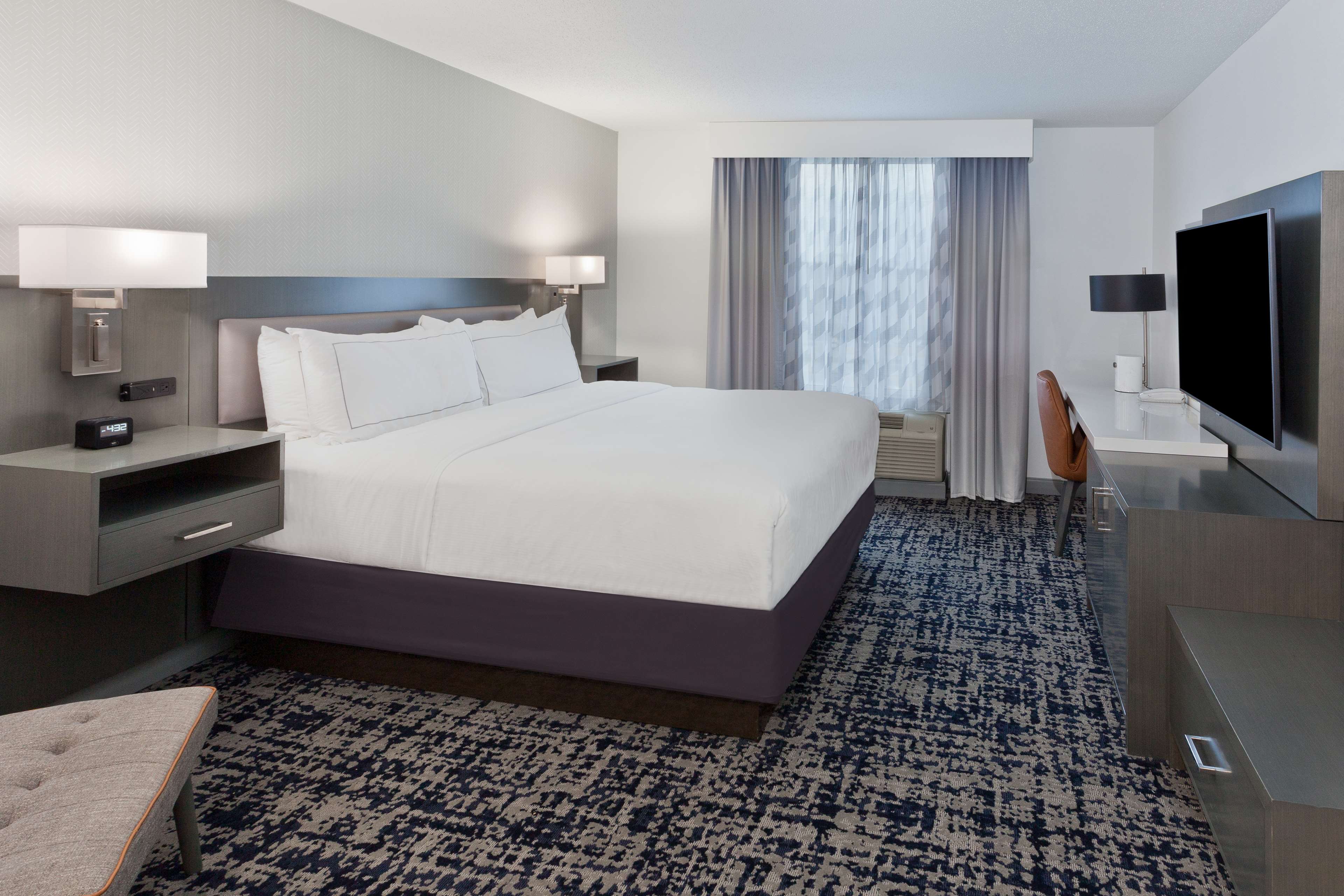 DoubleTree by Hilton Dothan Room Type - 1KG MOB HEAR ACC RI-SHW