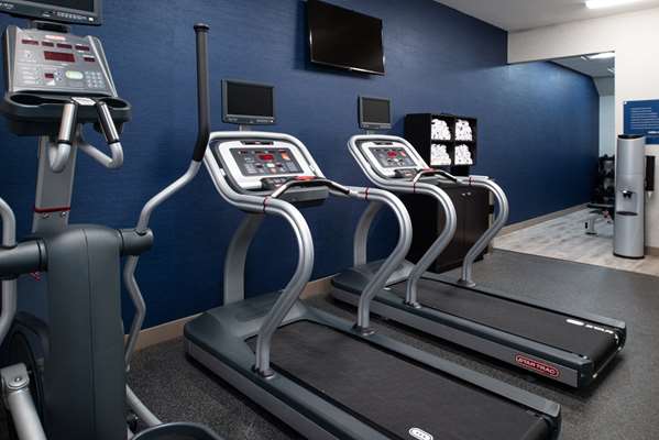 Fitness/ Exercise Room - Hampton Inn Kansas City