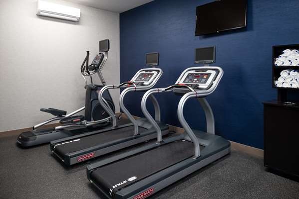 Fitness/ Exercise Room - Hampton Inn Kansas City