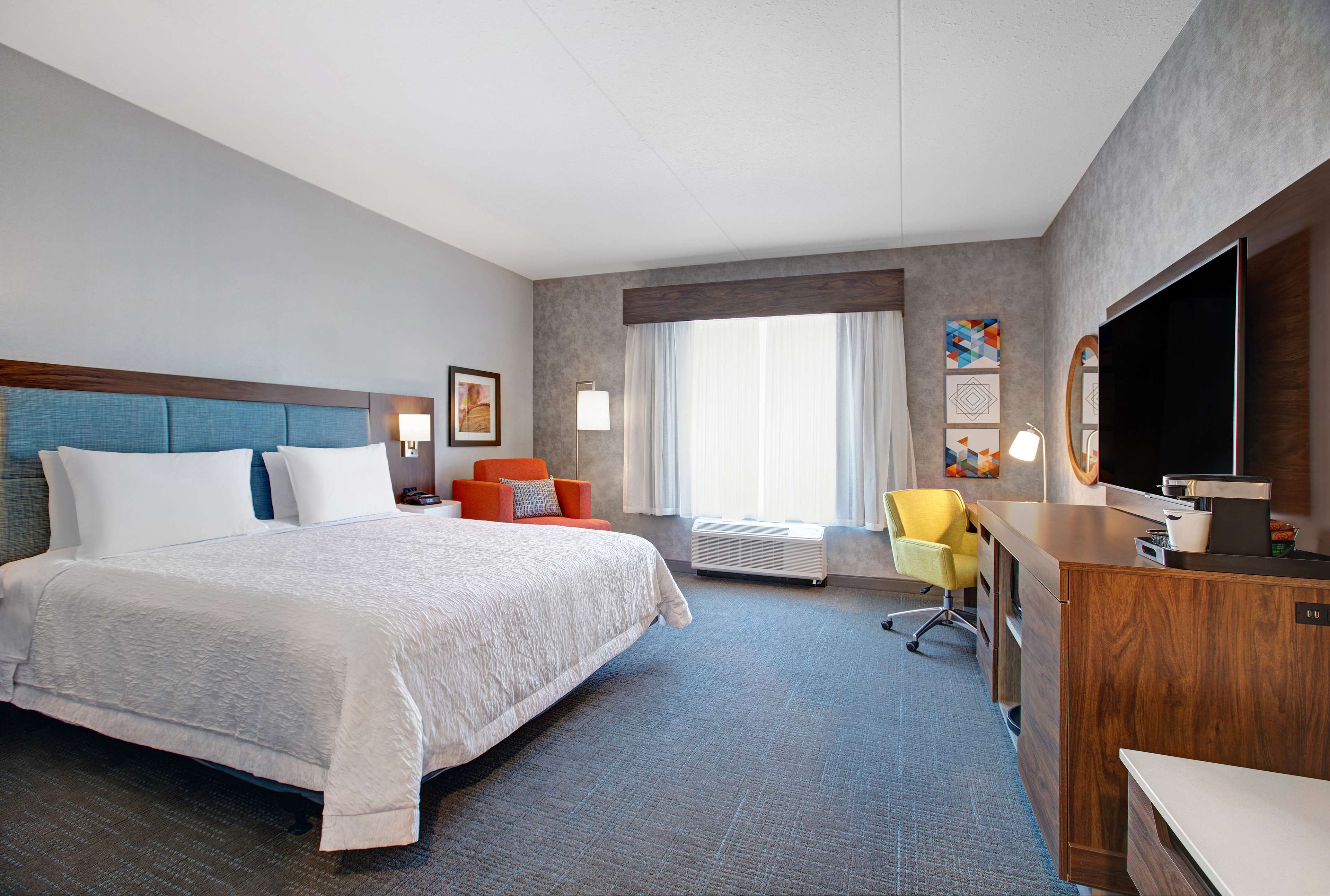 Hampton Inn & Suites by Hilton Waterloo St. Jacobs Room Type - 1KNG MOB HEAR ACC W TUB NS