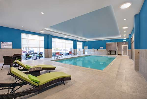 Pool - Hampton Inn & Suites Waterloo