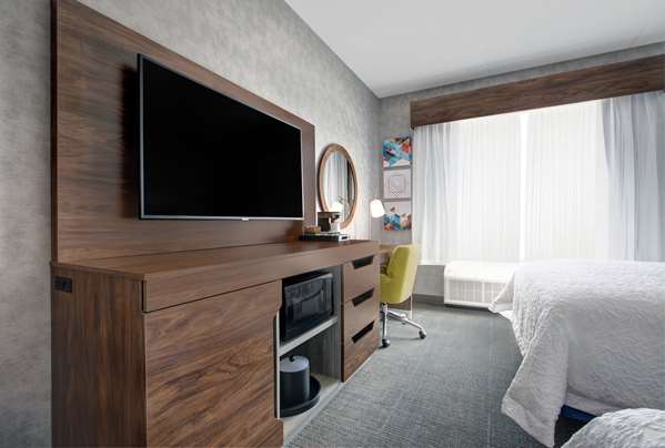  - Hampton Inn & Suites Waterloo