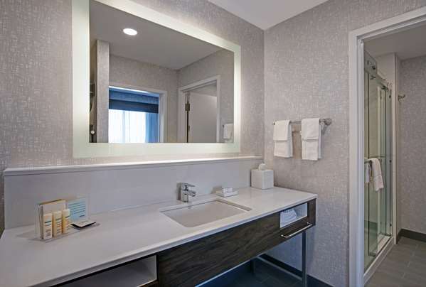  - Hampton Inn & Suites Waterloo
