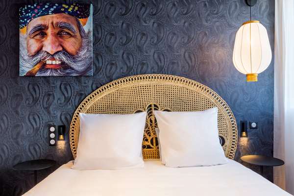 1 KING BED,NSMK,STND,TWNREQ