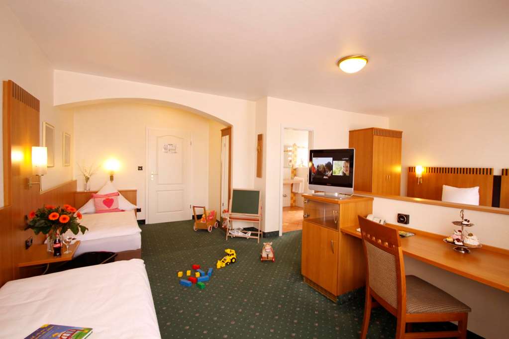 KAISERHOF WESEL-guestroom-Guest Room,Suite,On-Site.jpg