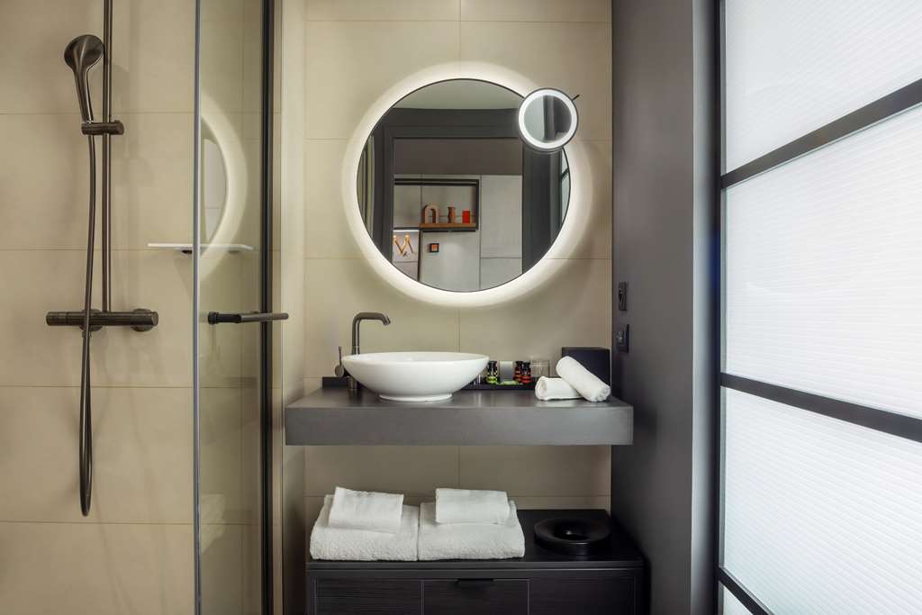Canopy by Hilton Paris Trocadero Room Type - KING PREMIUM WITH TERRACE