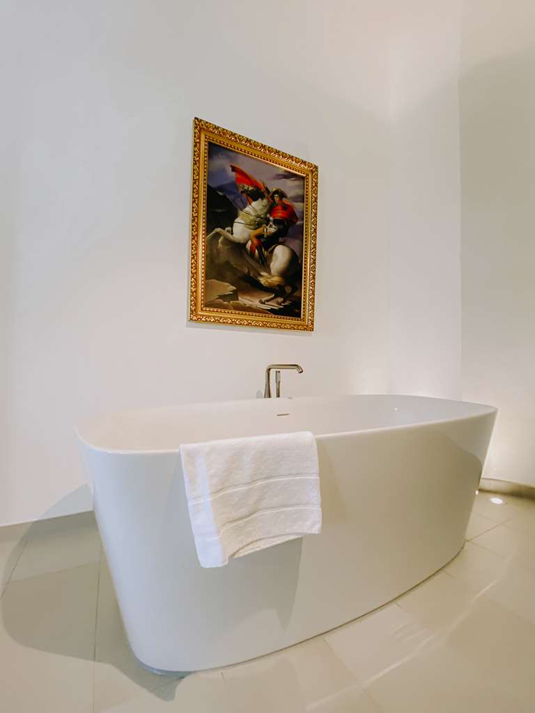 HOTEL ALTE POSTHALTEREI-guestroom-Guest Room,Bathroom,On-Site.jpg