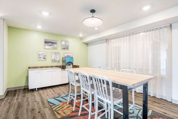  - WoodSpring Suites Colton