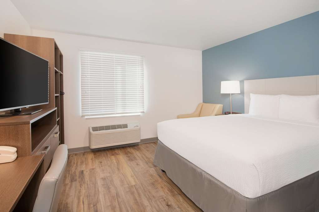 WOODSPRING SUITES SAVANNAH POOLER-guestroom-Guest Room,On-Site.jpg