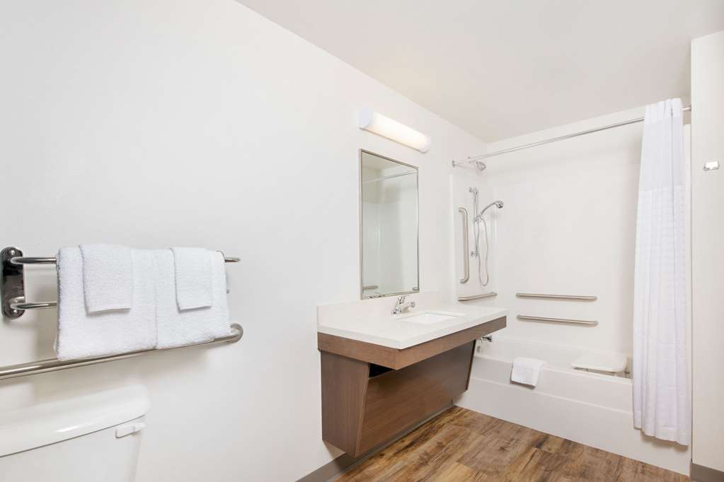 WOODSPRING SUITES SAVANNAH POOLER-guestroom-Guest Room,Bathroom,On-Site.jpg