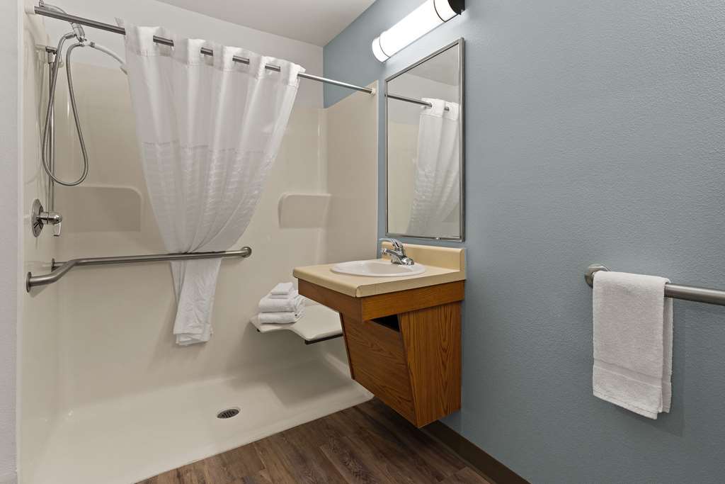 WOODSPRING SUITES MACON NORTH I-75-guestroom-Guest Room,Bathroom,On-Site.jpg