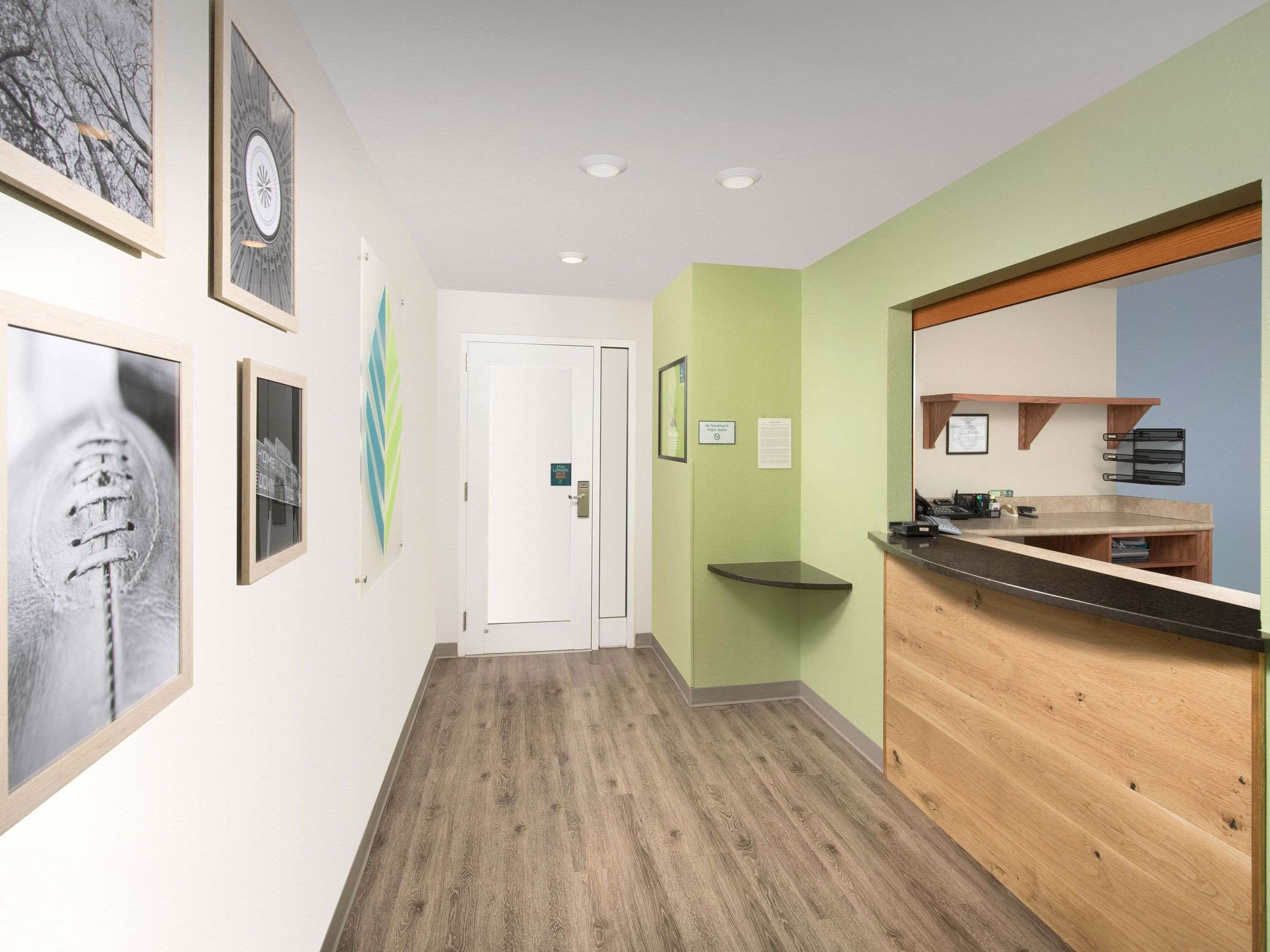 Hotel lobby | Woodspring Suites Atlanta Stockbridge