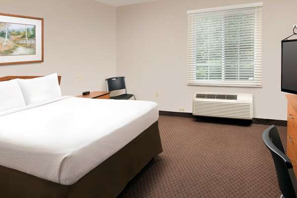  - WoodSpring Suites Garden City