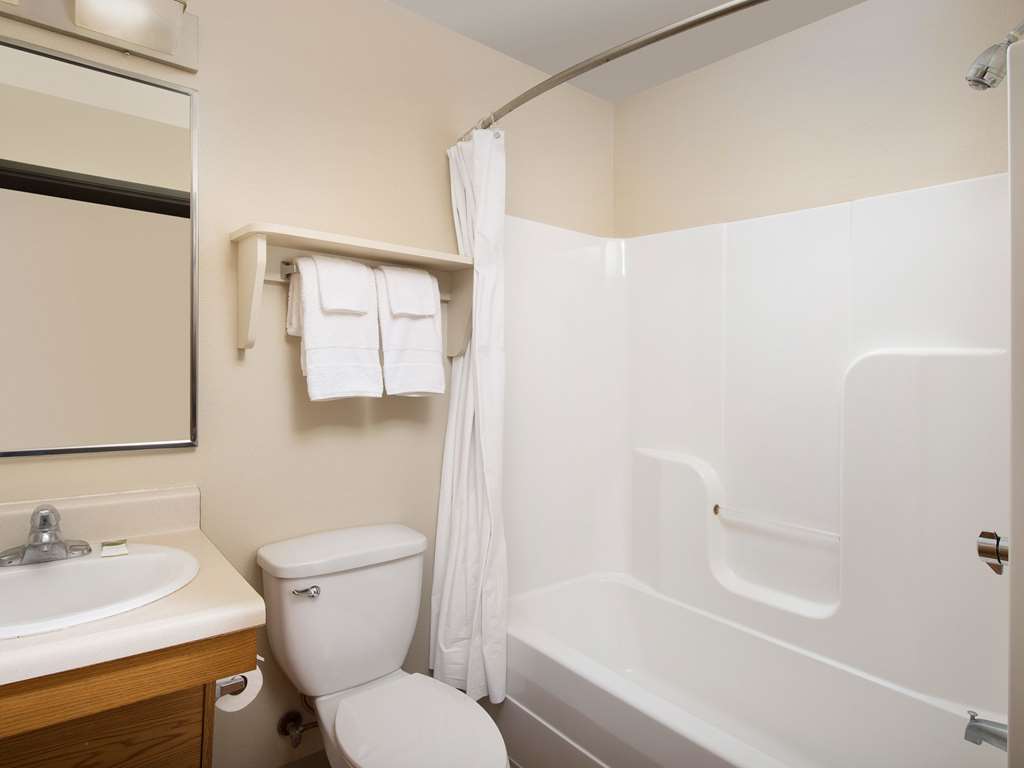 WOODSPRING SUITES CHICAGO DARIEN-guestroom-Guest Room,Bathroom,On-Site.jpg