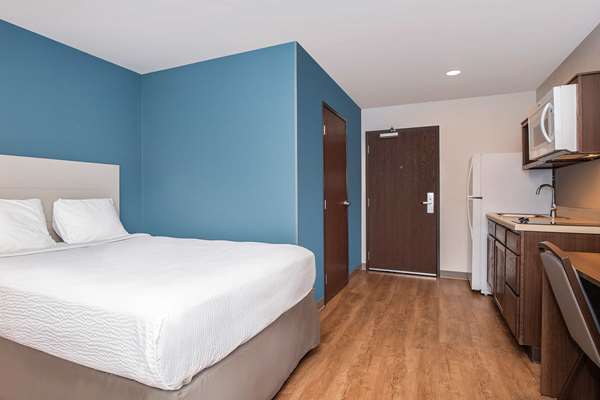  - WoodSpring Suites Carol Stream