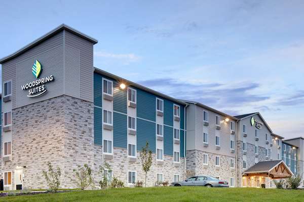 Exterior view - WoodSpring Suites Carol Stream