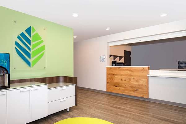  - WoodSpring Suites Carol Stream