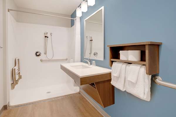  - WoodSpring Suites Carol Stream