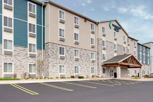 Exterior view - WoodSpring Suites Carol Stream