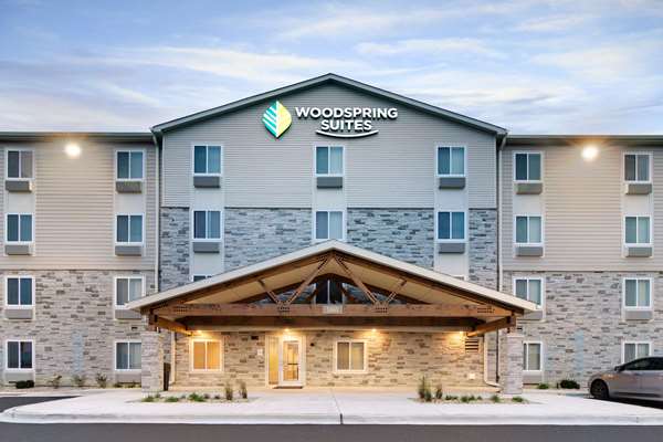 Exterior view - WoodSpring Suites Carol Stream