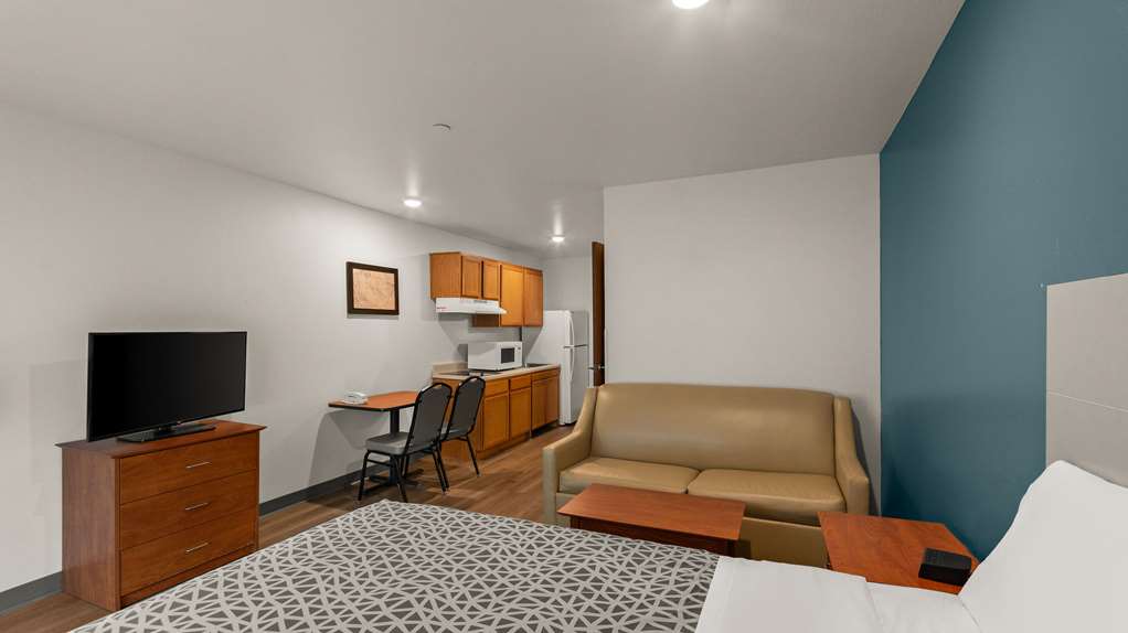 WOODSPRING SUITES EVANSVILLE EAST-guestroom-Guest Room,Bathroom,On-Site.jpg
