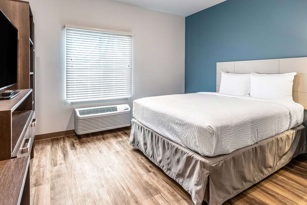 WOODSPRING SUITES INDIANAPOLIS ZION-guestroom-Guest Room,On-Site.jpg