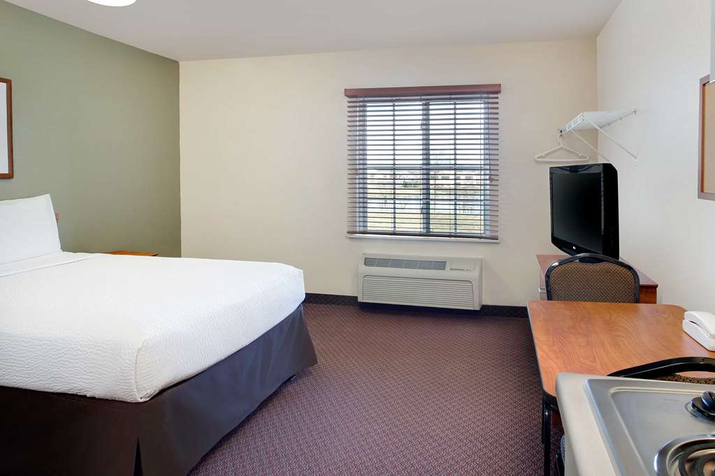 WOODSPRING SUITES FORT WAYNE-guestroom-Guest Room,On-Site.jpg
