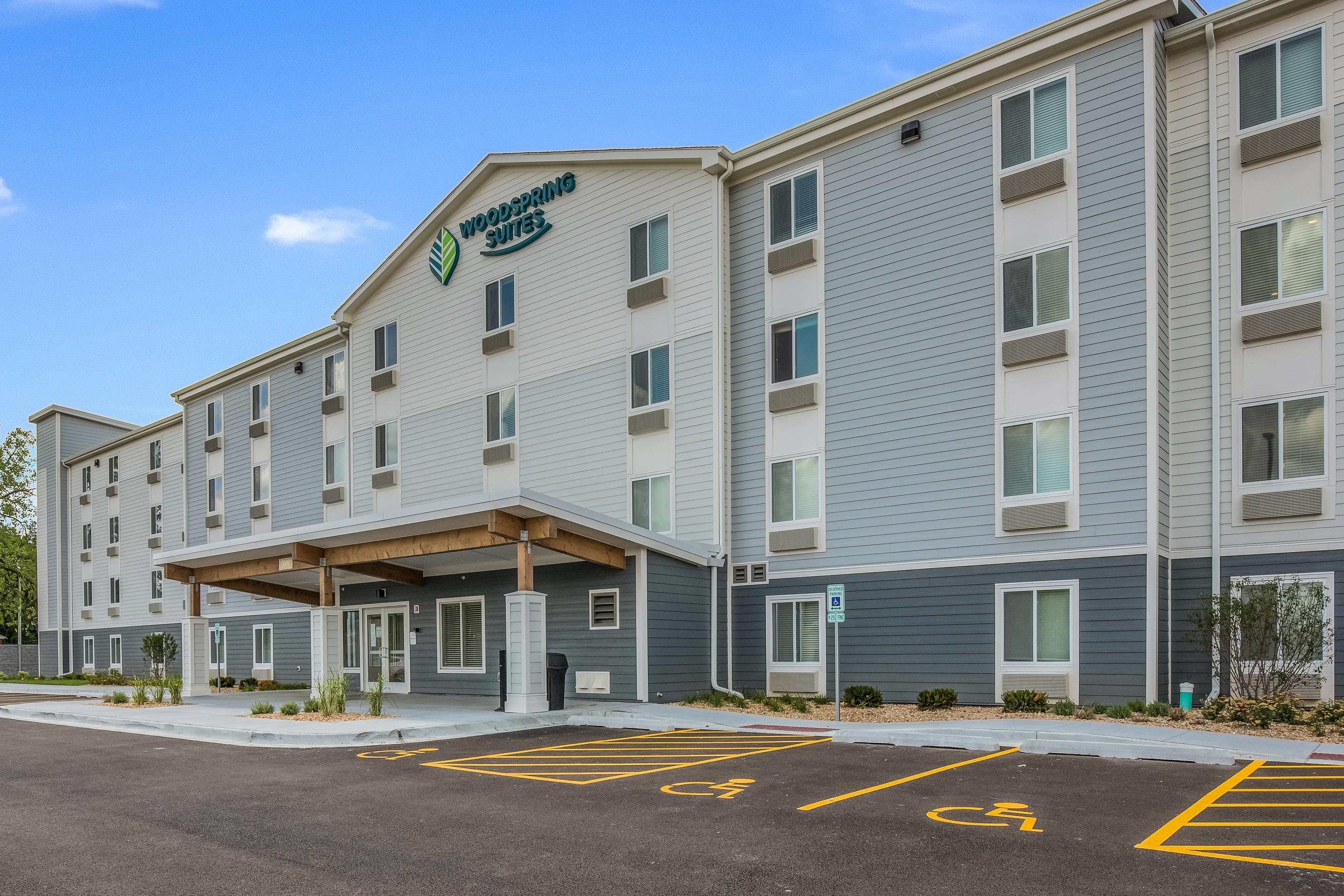 Hotel exterior | WoodSpring Suites Chicago Midway