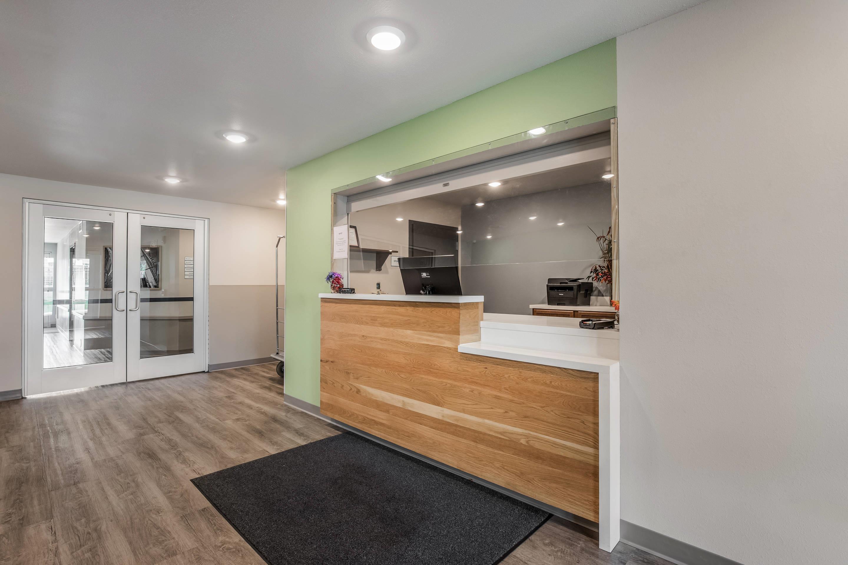 Hotel lobby | WoodSpring Suites Chicago Midway