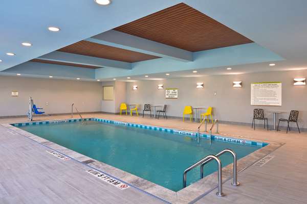 Pool - Home2 Suites by Hilton Midtown Savannah